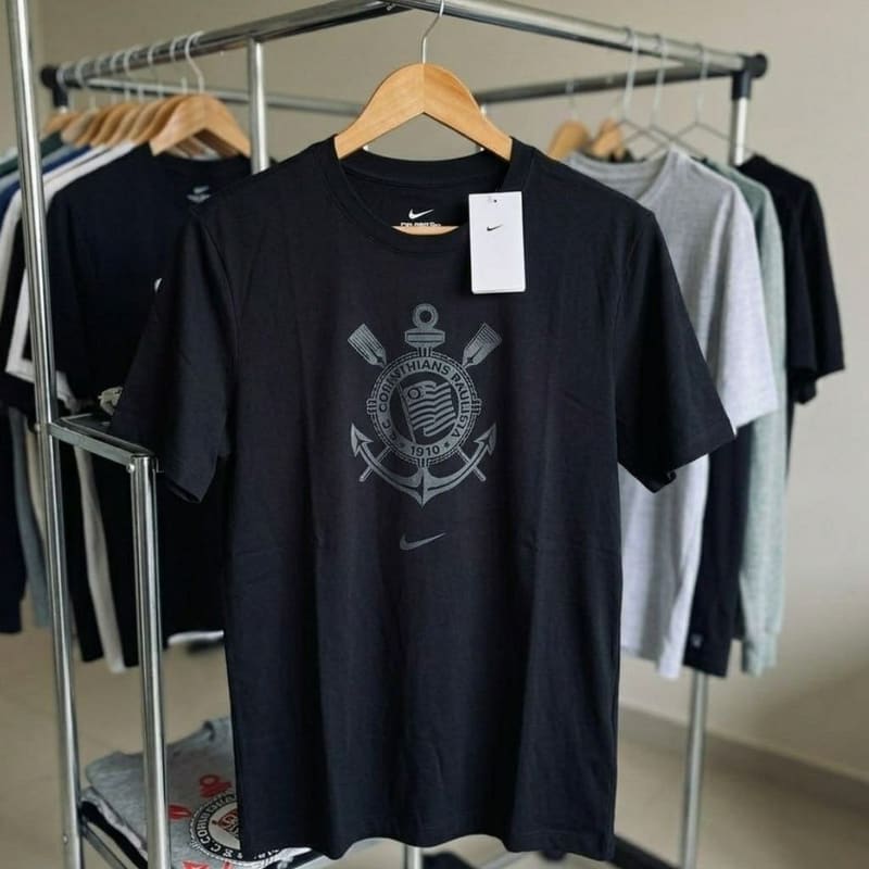 Camiseta Nike Corinthians Escudo Masculina Preto Branco