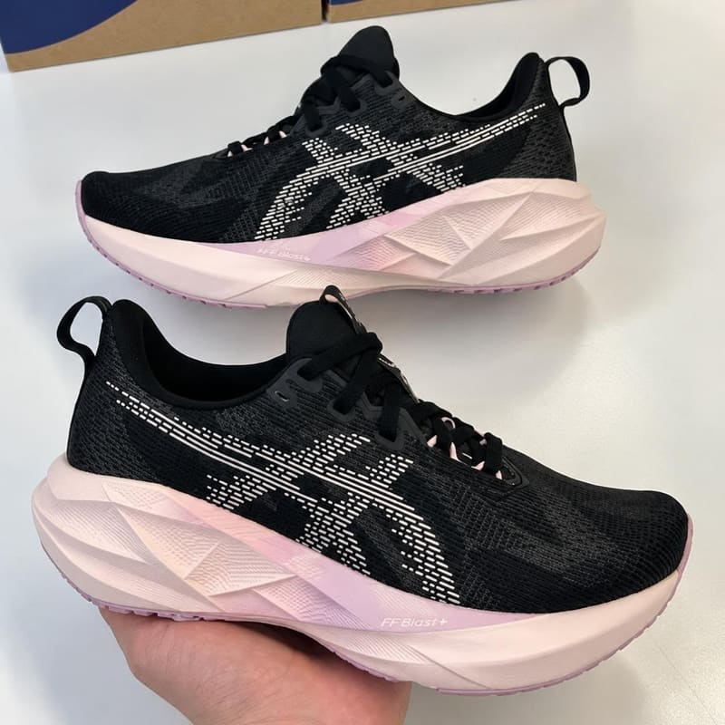 Tenis Asics Novablast 5 Feminino 1012b765003 Preto