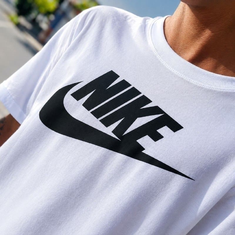 Camiseta Nike Sportwear Icon Futura Masculina Branco Preto