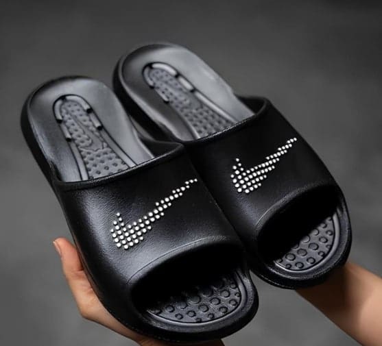 Chinelo Slide Nike Shower Feminino Preto Branco